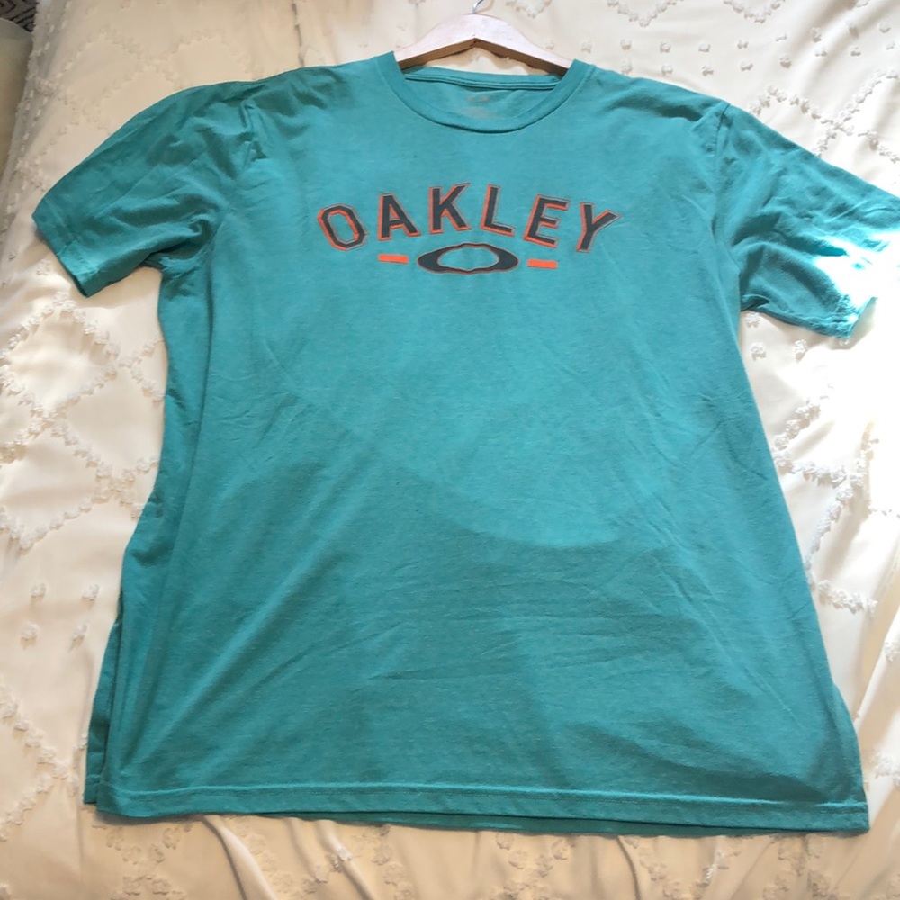 Mens Oakley tee